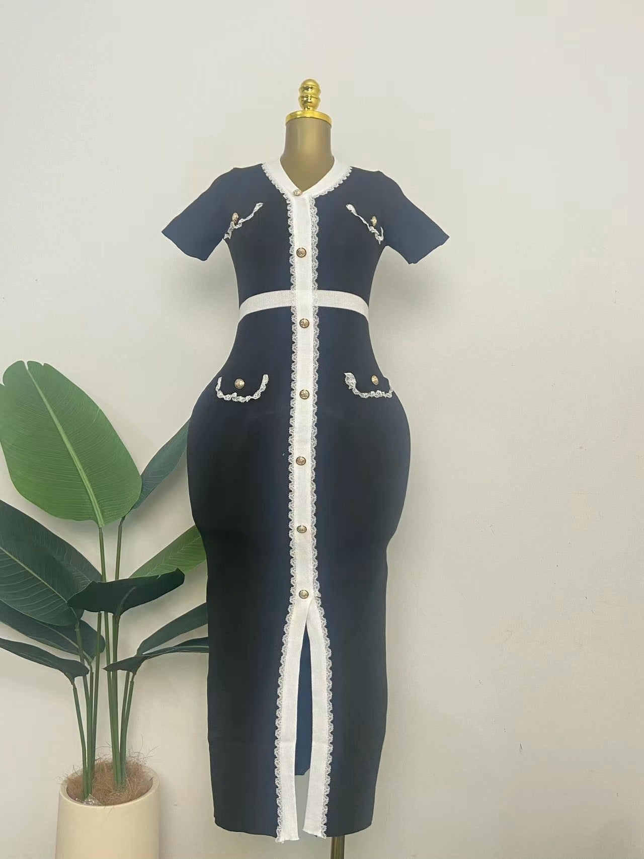 V-neck Slim Fit Contrasting Knitted Dress